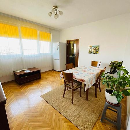 Sunny Cozy Flat In The Centre, Close To Beach, 4 Rooms, 105Sqm Varna Exterior foto